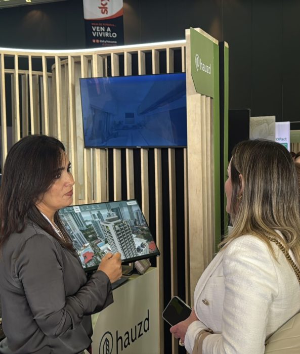 3D hologram real estate projection display by Hauzd.